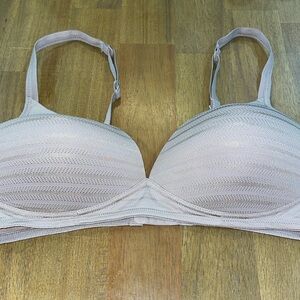 Warner’s size 36B wireless bra EUC